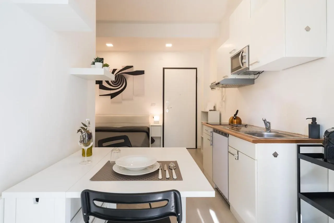Apartment Maya Loreto ميلان إيطاليا