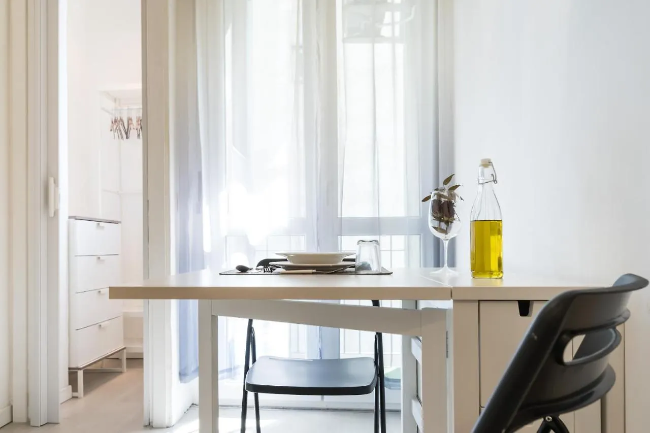 Apartment Maya Loreto ميلان