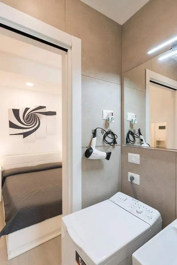 Apartment Maya Loreto ميلان