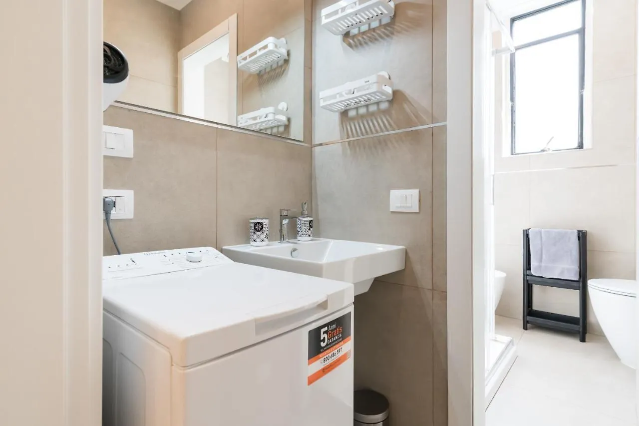 Apartment Maya Loreto ميلان إيطاليا