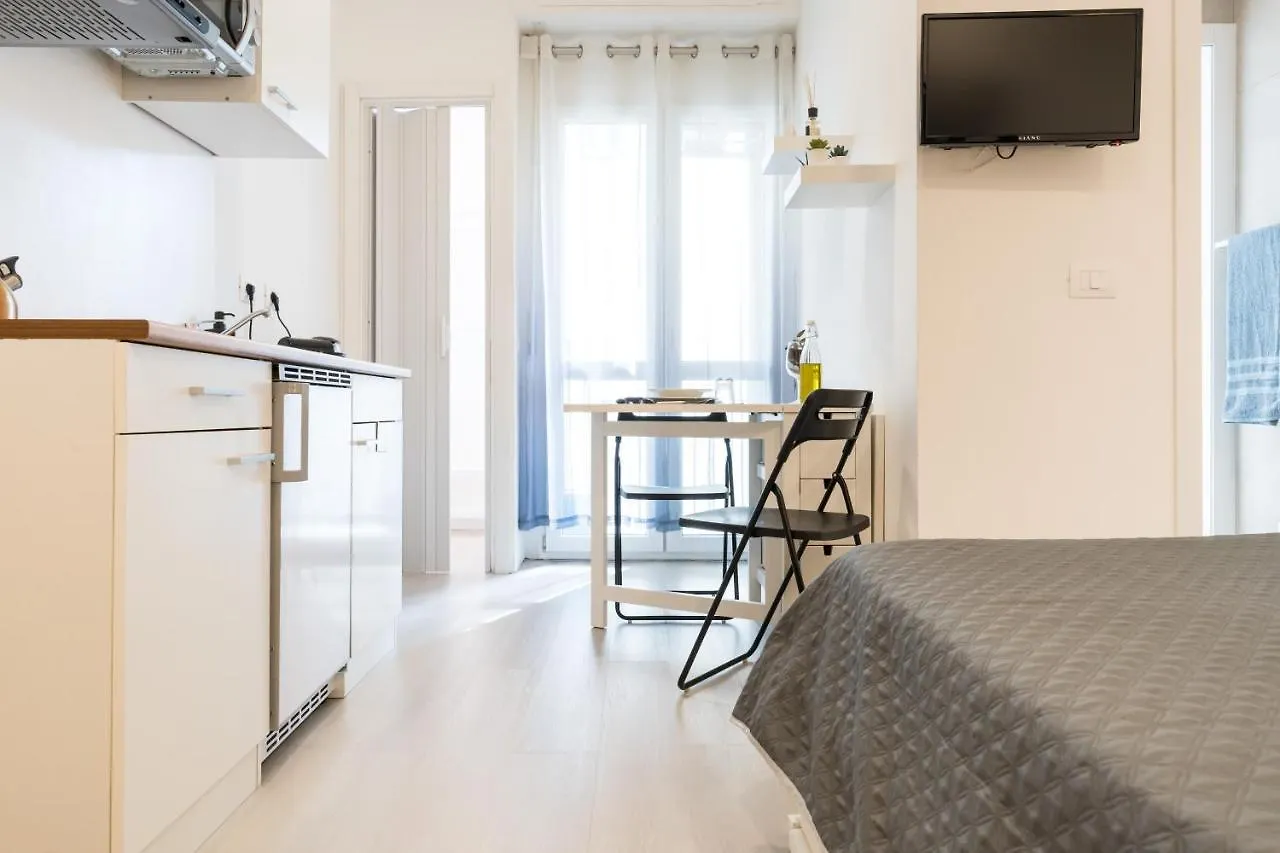 Apartment Maya Loreto ميلان 0*,